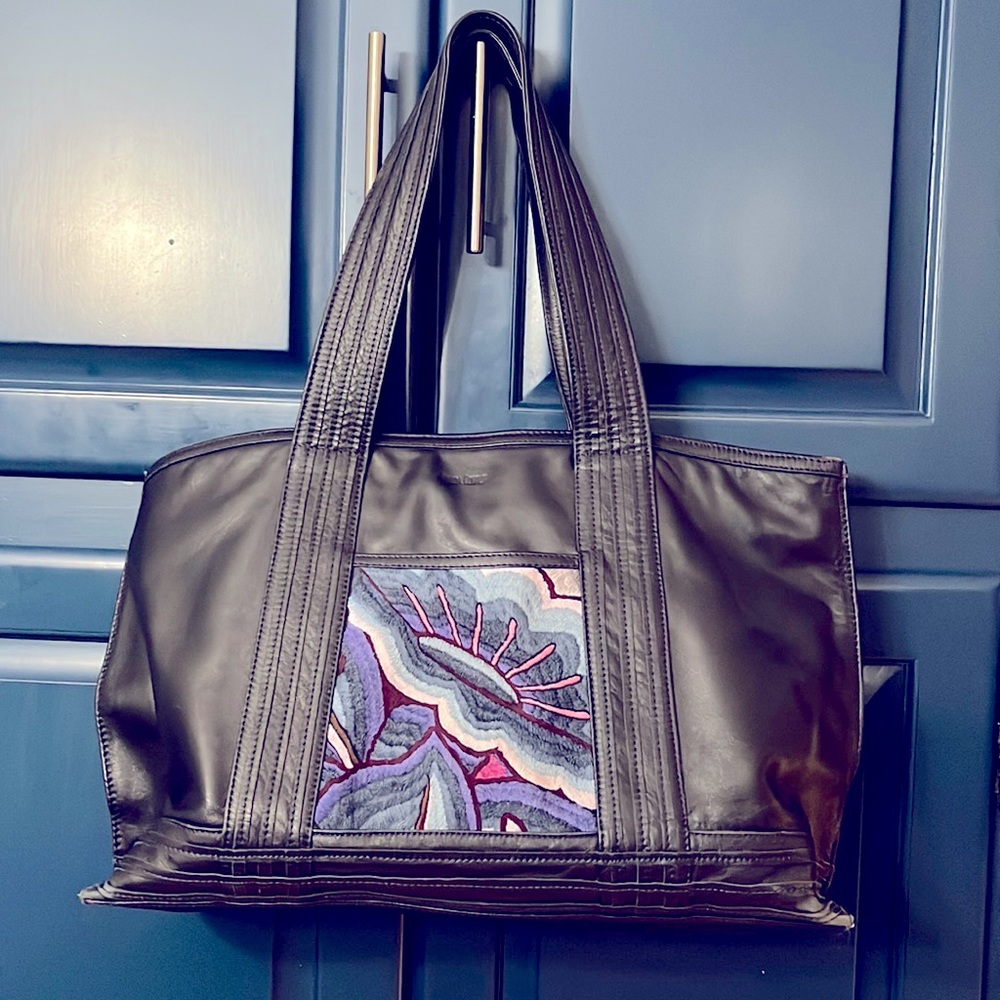 Real leather, black Pineda Covalin purse with embossed front image